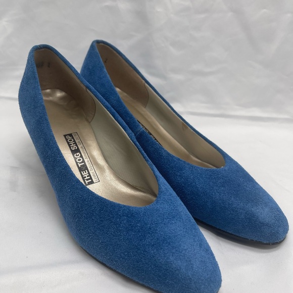 1960s 8 Royal Blue Suede Pointy Toe low Heel shoes - Picture 2 of 4